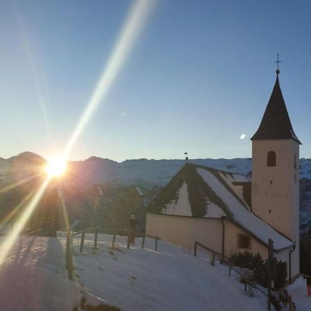 Ciasa Wallis Badia  Exteriér fotografie